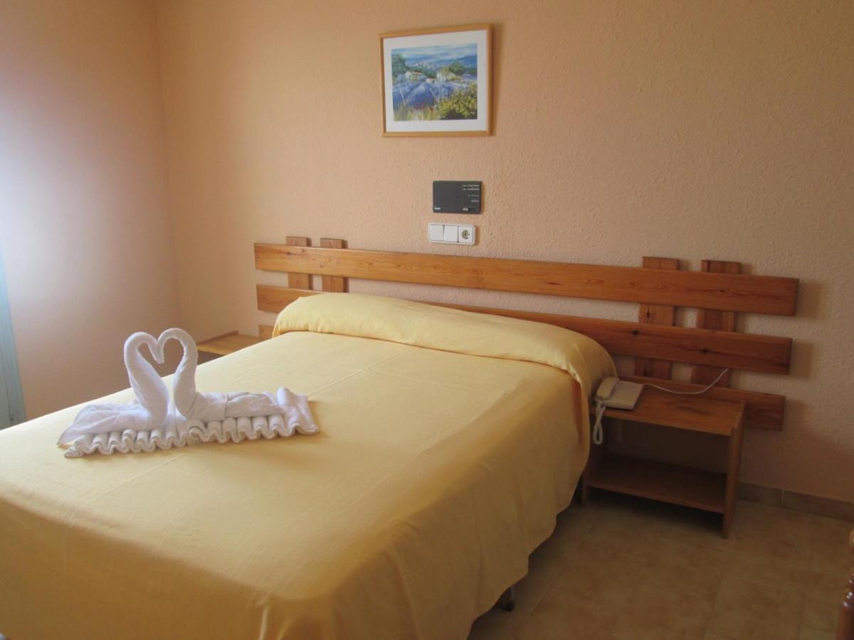 Hostal Santi Es Calo  Εξωτερικό φωτογραφία