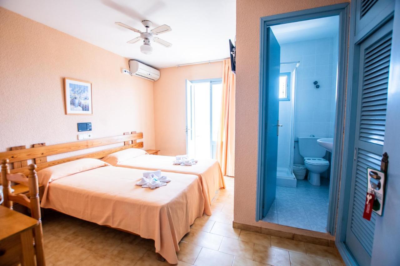 Hostal Santi Es Calo  Εξωτερικό φωτογραφία