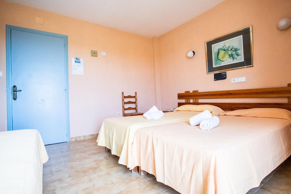 Hostal Santi Es Calo  Εξωτερικό φωτογραφία