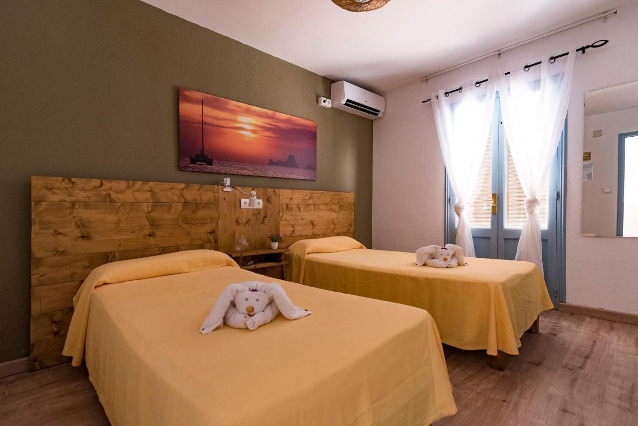 Hostal Santi Es Calo  Εξωτερικό φωτογραφία